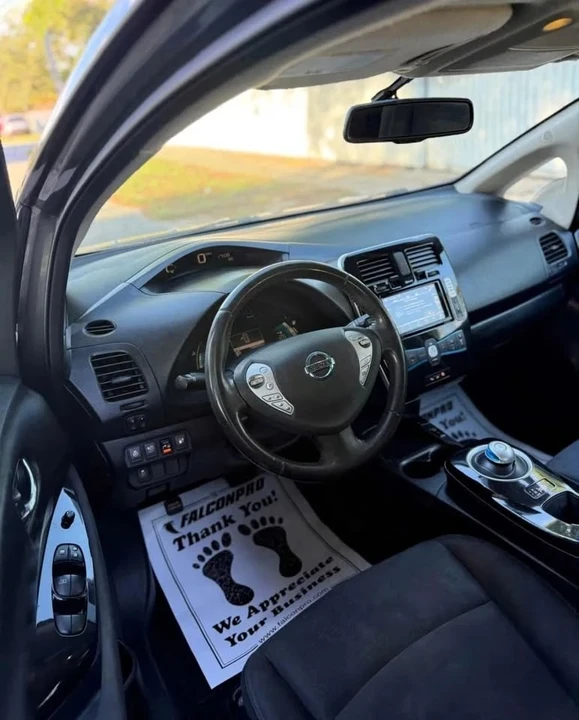 2017 Nissan Leaf - Image 16 of 18