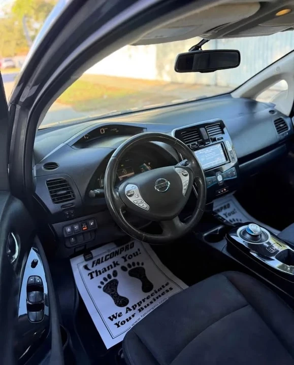 2017 Nissan Leaf - Image 15 of 18