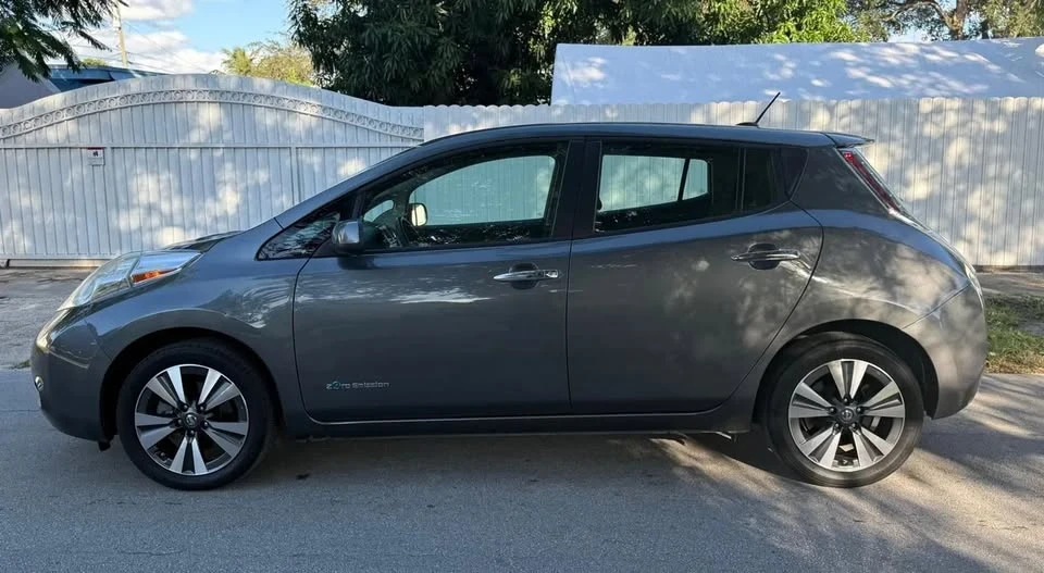 2017 Nissan Leaf - Image 3 of 18