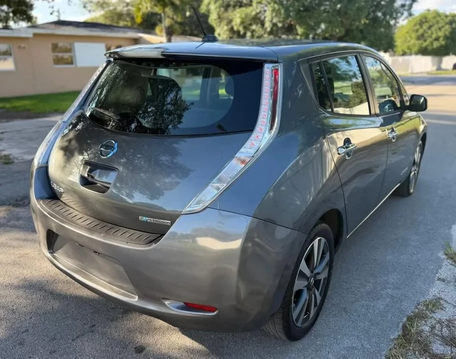 2017 Nissan Leaf - Image 6 of 18