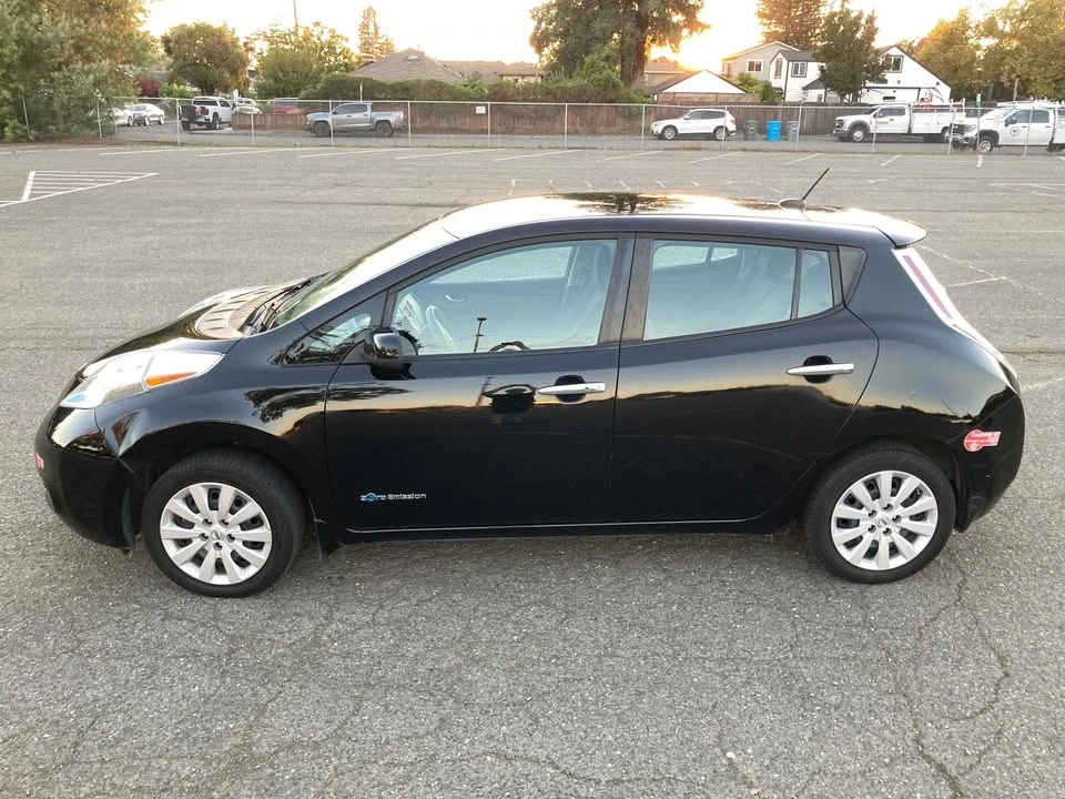 2017 Nissan Leaf - Image 2 of 15