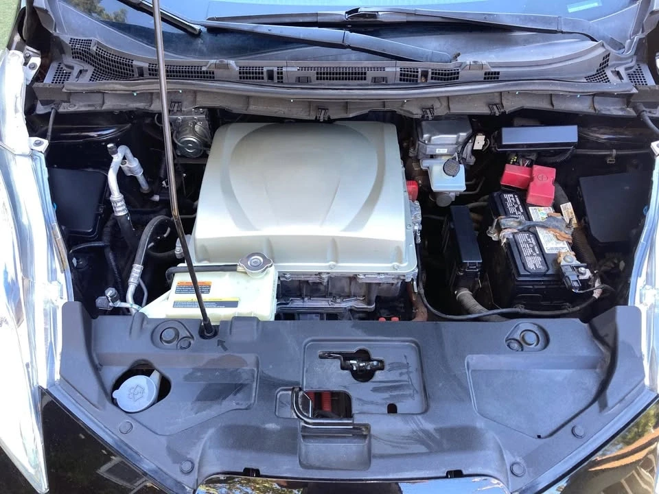 2017 Nissan Leaf - Image 12 of 15