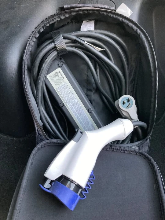2017 Nissan Leaf - Image 9 of 15