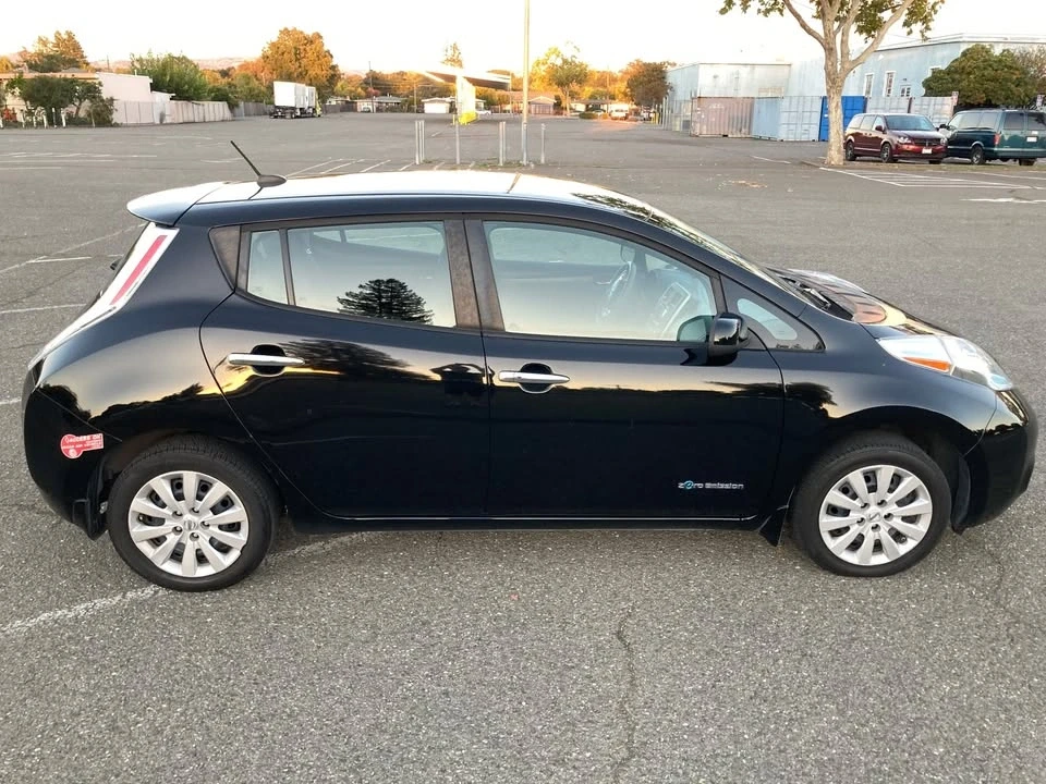 2017 Nissan Leaf - Image 4 of 15