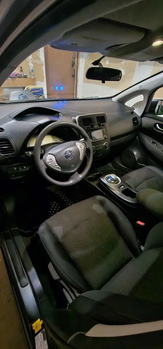 2017 Nissan Leaf - Image 6 of 10