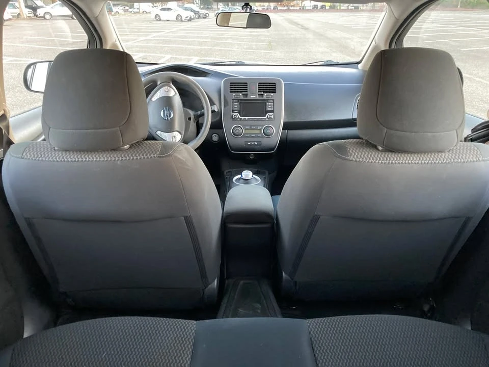 2017 Nissan Leaf - Image 10 of 15