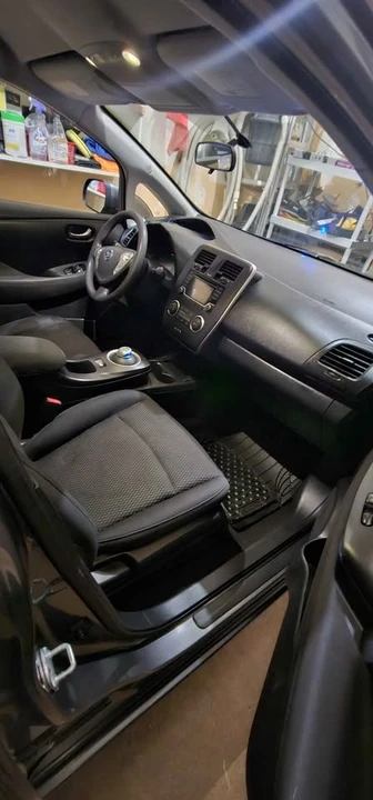 2017 Nissan Leaf - Image 7 of 10