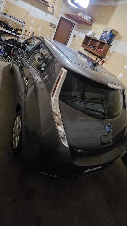 2017 Nissan Leaf - Image 4 of 10