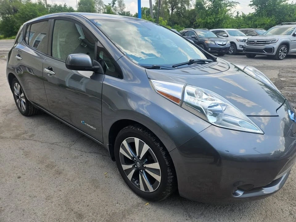 2017 Nissan Leaf - Image 2 of 16
