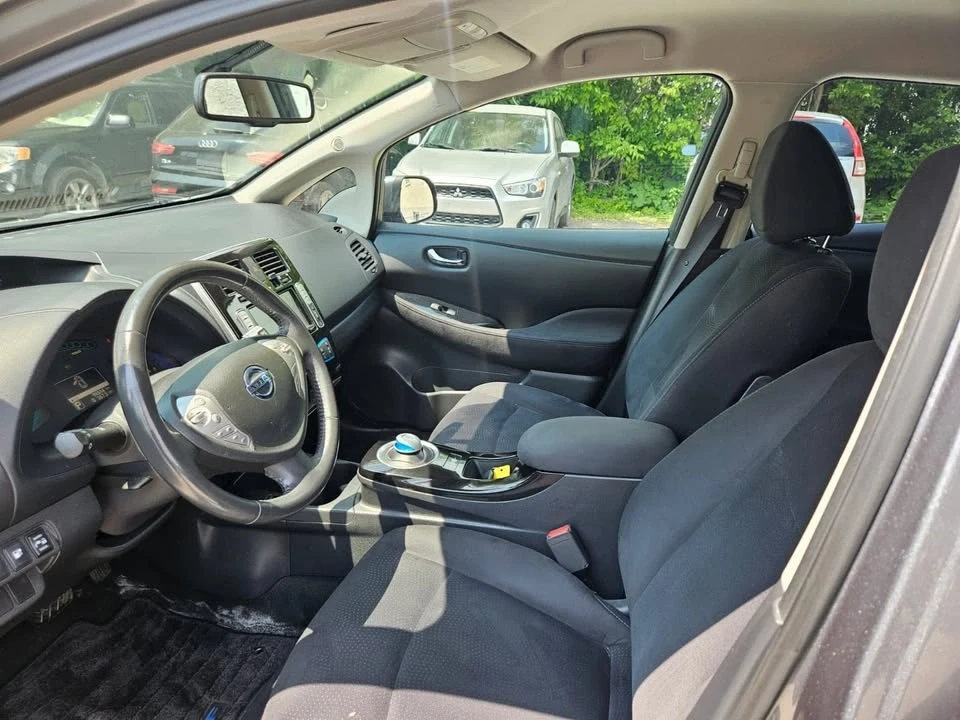 2017 Nissan Leaf - Image 5 of 16