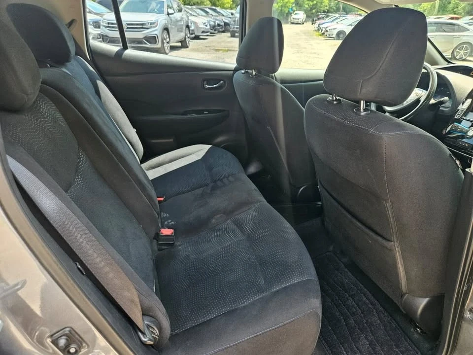 2017 Nissan Leaf - Image 6 of 16