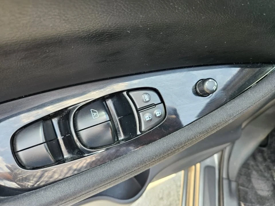 2017 Nissan Leaf - Image 10 of 16