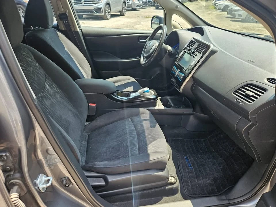 2017 Nissan Leaf - Image 12 of 16