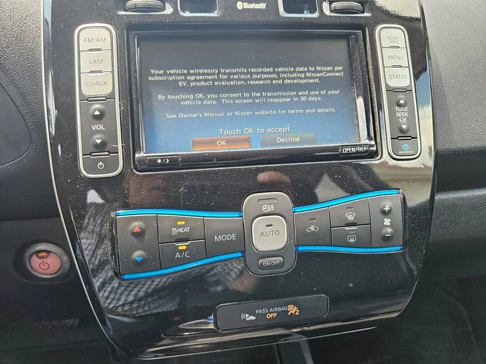 2017 Nissan Leaf - Image 7 of 16