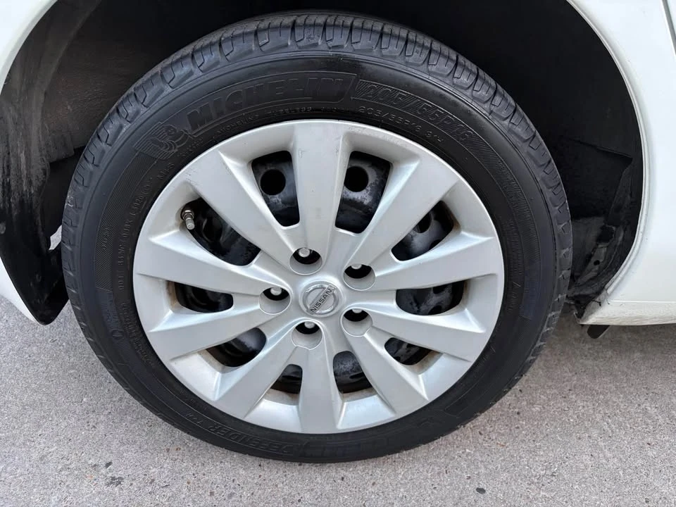 2017 Nissan Leaf - Image 15 of 20