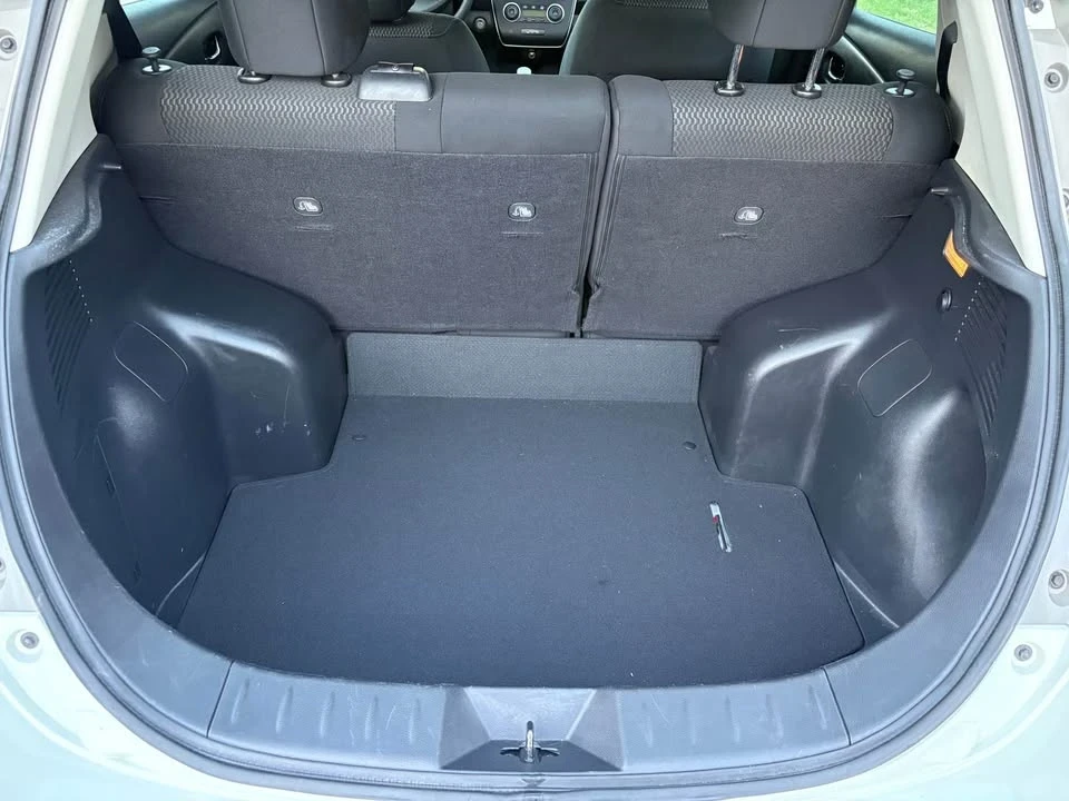 2017 Nissan Leaf - Image 6 of 20