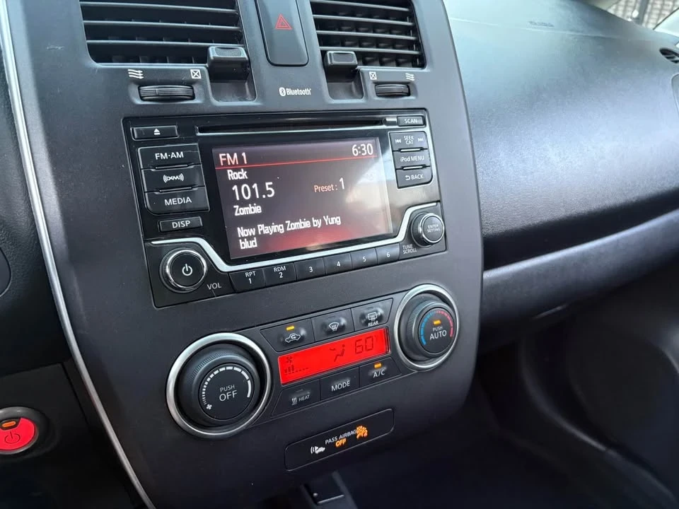 2017 Nissan Leaf - Image 12 of 20