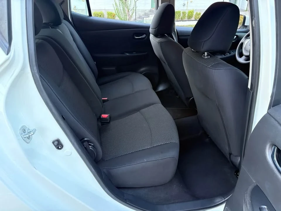 2017 Nissan Leaf - Image 9 of 20