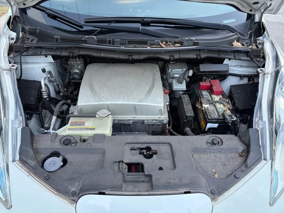 2017 Nissan Leaf - Image 14 of 20