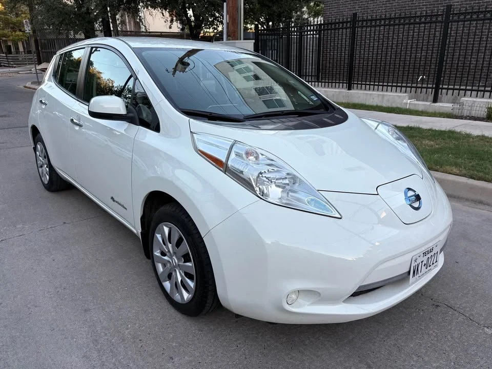 2017 Nissan Leaf - Image 17 of 20