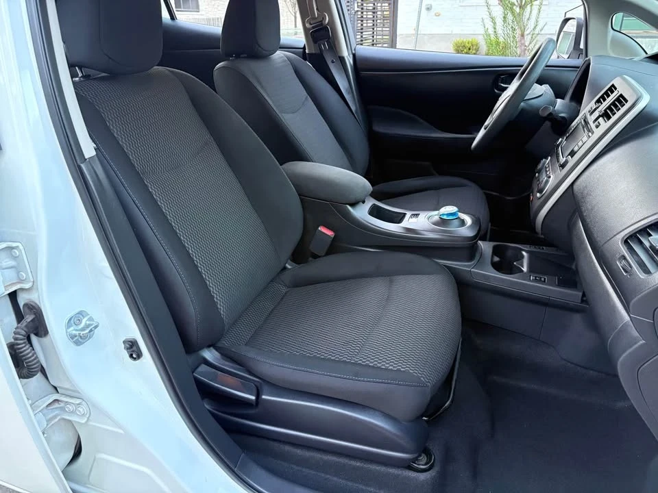 2017 Nissan Leaf - Image 8 of 20
