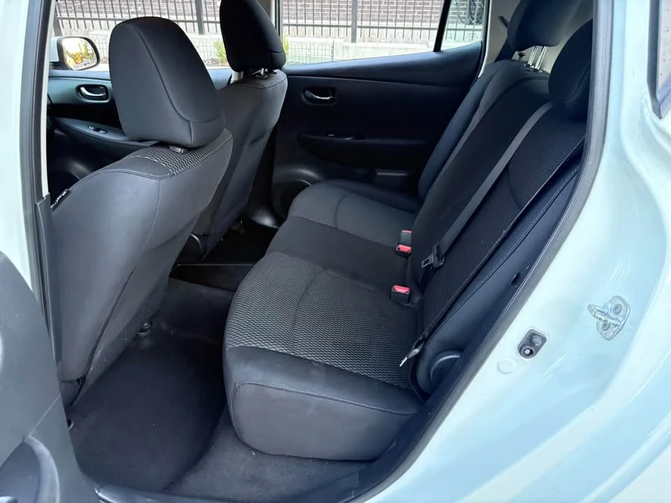 2017 Nissan Leaf - Image 10 of 20