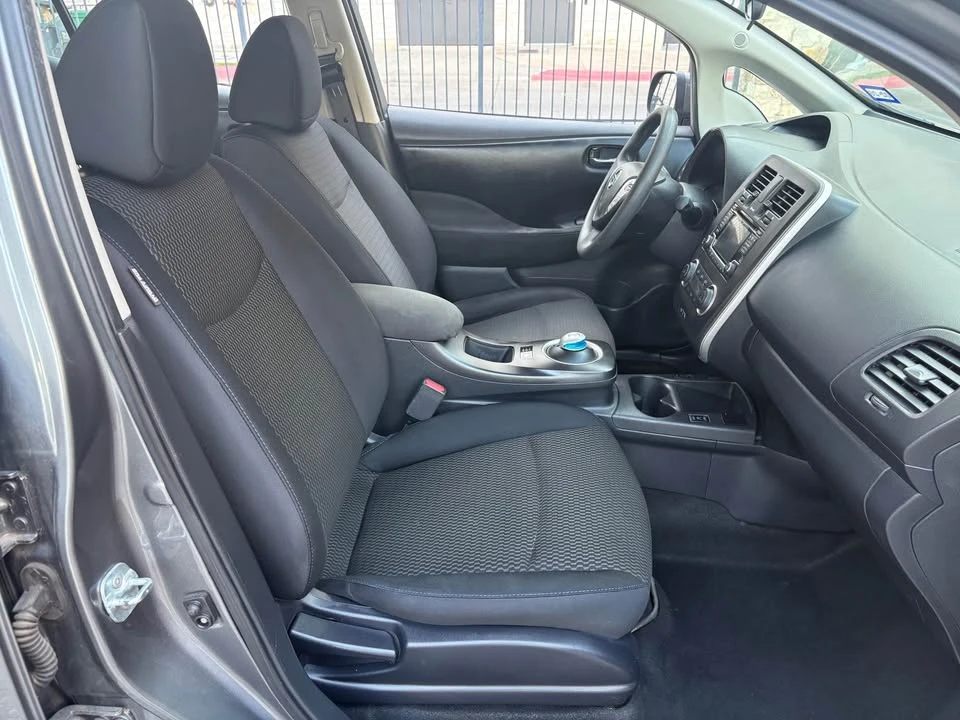 2017 Nissan Leaf - Image 15 of 20