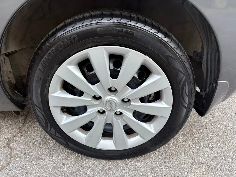 2017 Nissan Leaf - Image 10 of 20