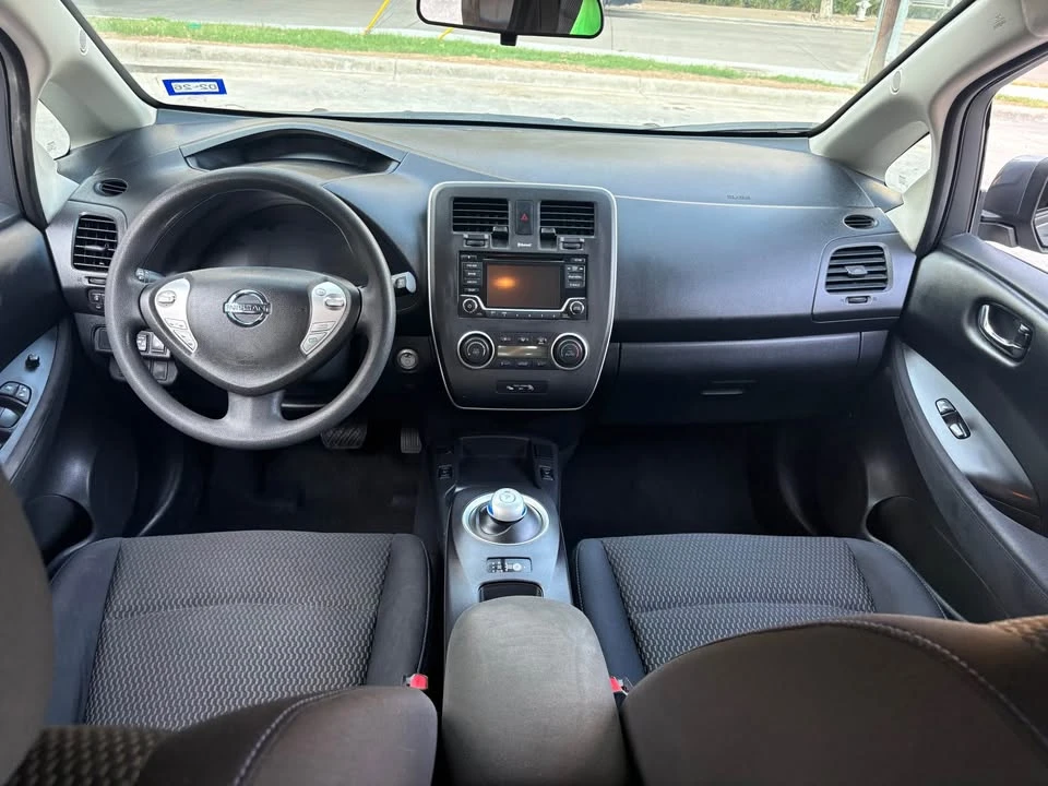 2017 Nissan Leaf - Image 18 of 20