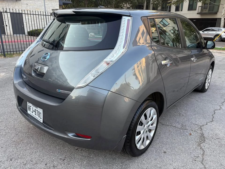 2017 Nissan Leaf - Image 8 of 20