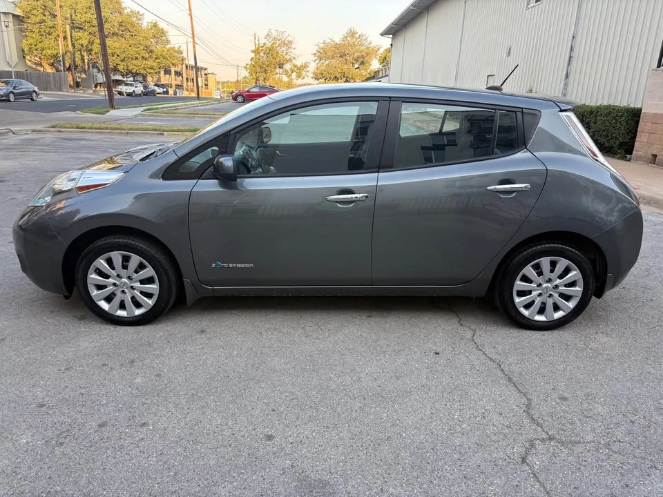 2017 Nissan Leaf - Image 5 of 20
