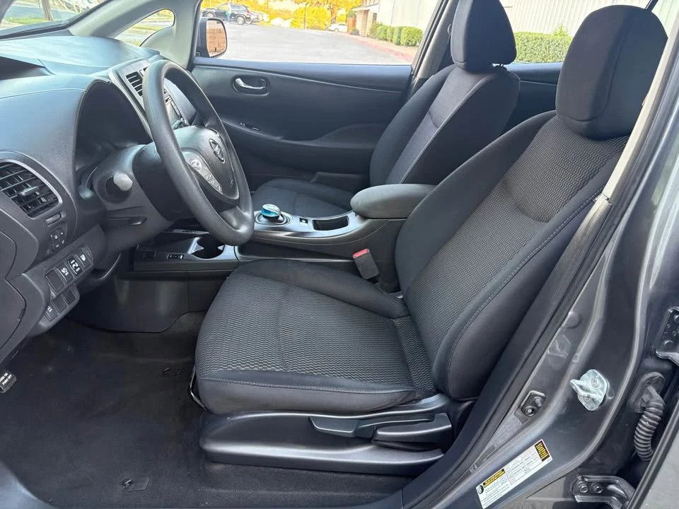2017 Nissan Leaf - Image 14 of 20