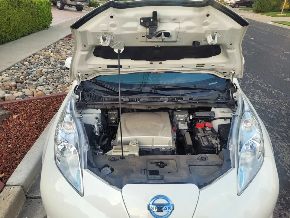 2017 Nissan Leaf - Image 8 of 14