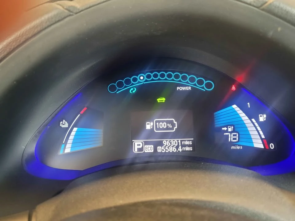 2017 Nissan Leaf - Image 11 of 14