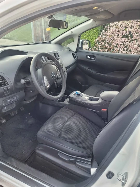 2017 Nissan Leaf - Image 10 of 14