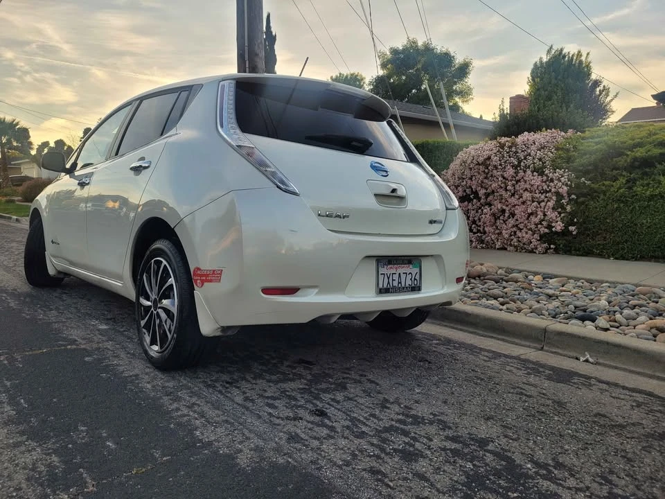 2017 Nissan Leaf - Image 3 of 14