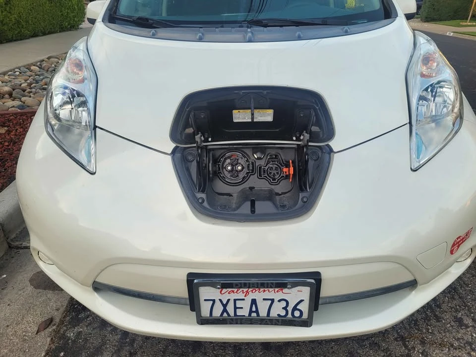 2017 Nissan Leaf - Image 9 of 14