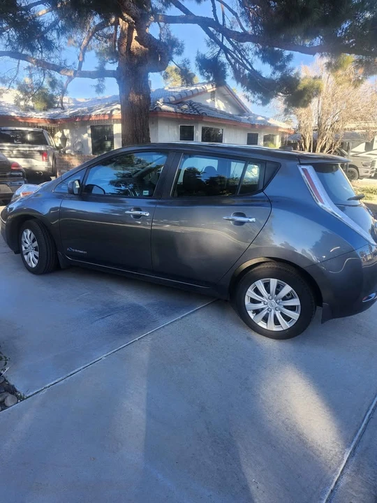 2017 Nissan Leaf - Image 3 of 10