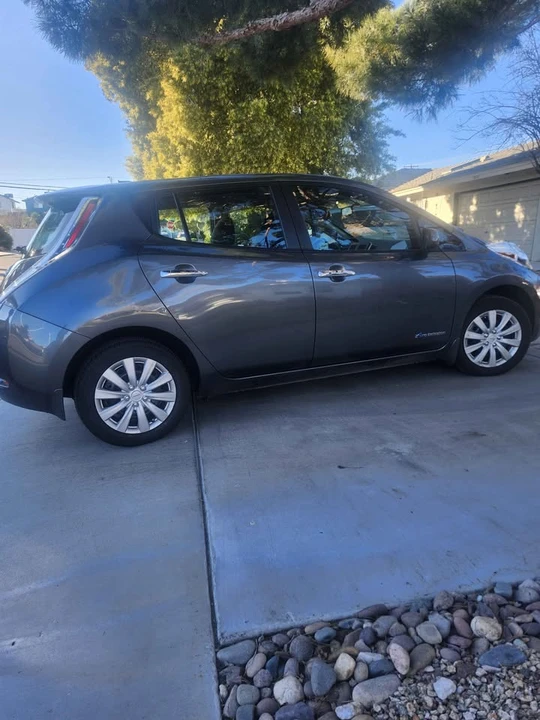 2017 Nissan Leaf - Image 4 of 10