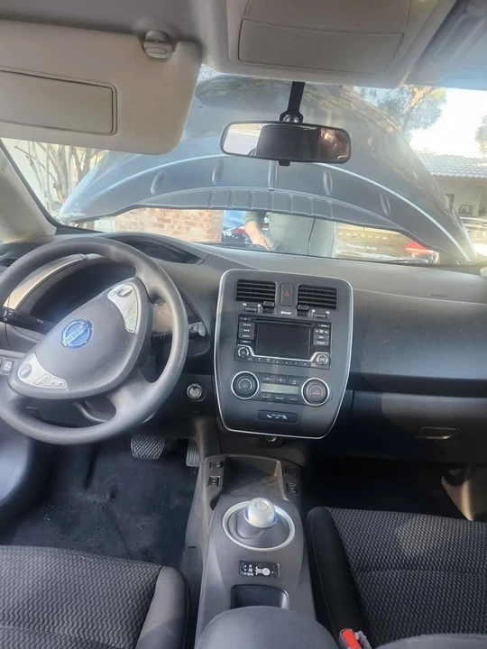 2017 Nissan Leaf - Image 6 of 10