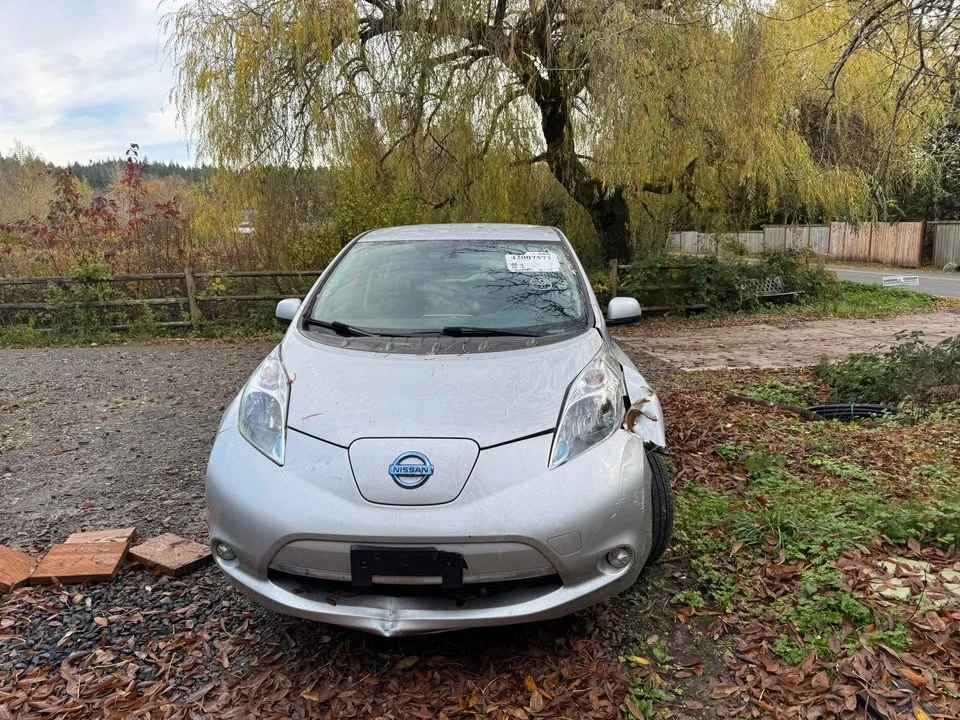 2017 Nissan Leaf - Image 2 of 5