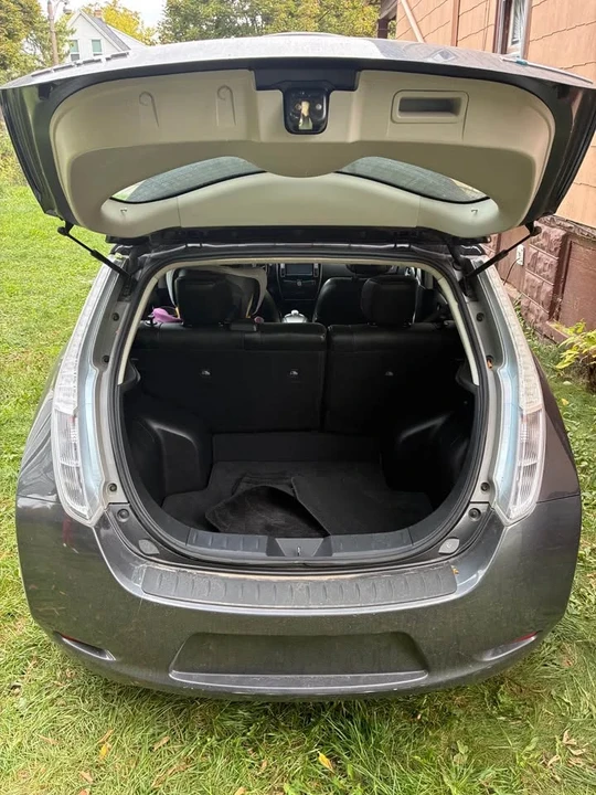 2017 Nissan Leaf - Image 4 of 9