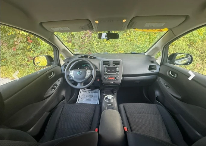 2017 Nissan Leaf - Image 9 of 10