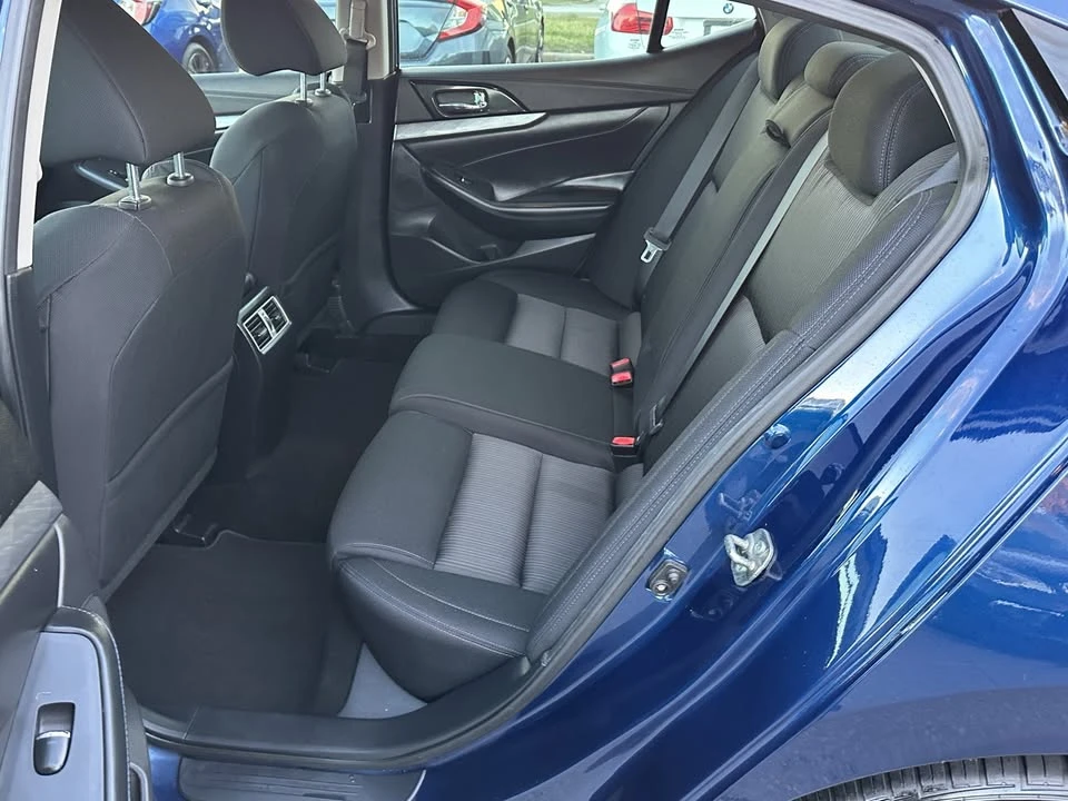 2017 Nissan Maxima 8th Gen - Image 9 of 17