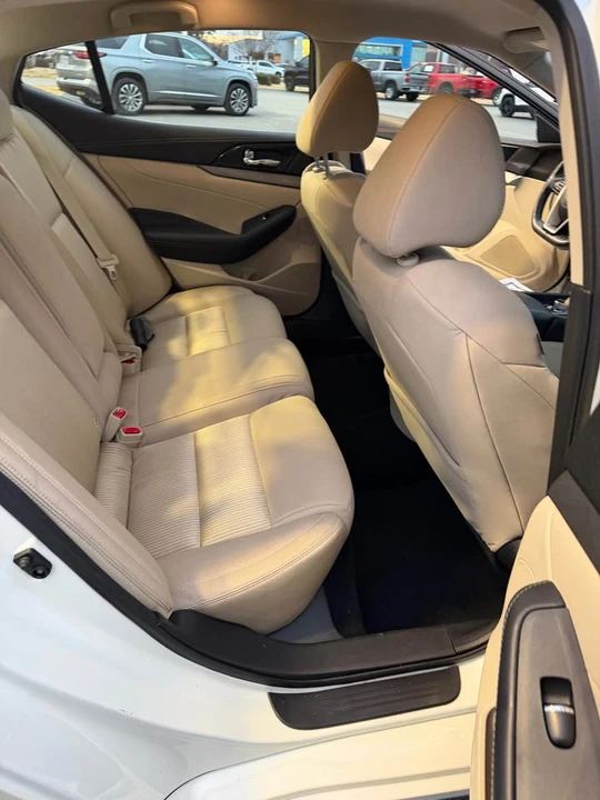 2017 Nissan Maxima 8th Gen - Image 11 of 12