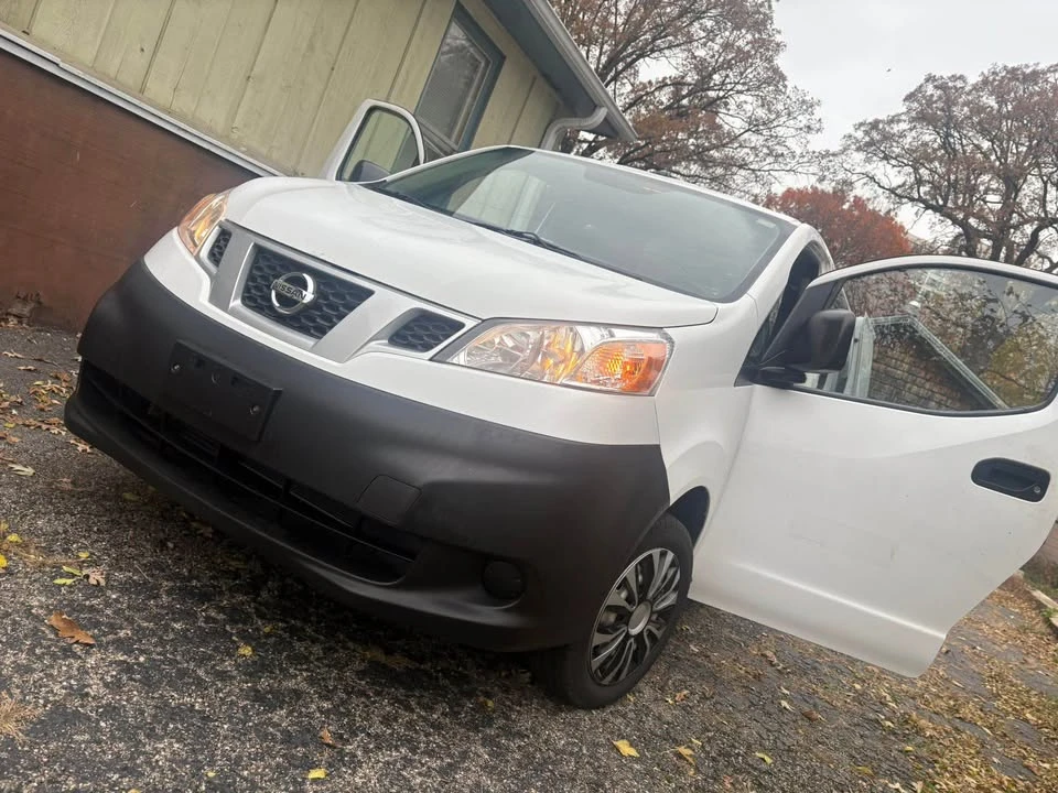 2017 Nissan NV - Image 11 of 13