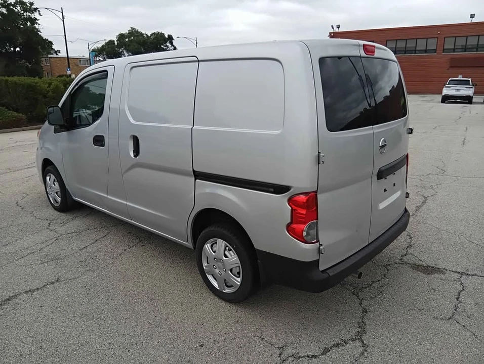 2017 Nissan NV - Image 5 of 13
