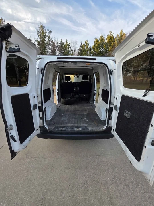 2017 Nissan NV - Image 6 of 9