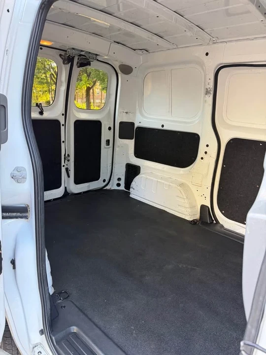 2017 Nissan NV - Image 12 of 16