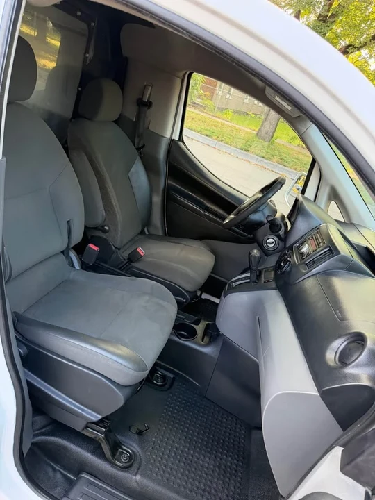 2017 Nissan NV - Image 14 of 16